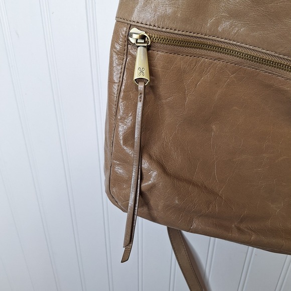 HOBO Liberty Leather Convertible Crossbody Shoulder Bag Tan‎ Large Pockets Zip - Picture 8 of 16